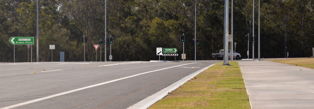 Traffic lights at Third Avenue Berrinba