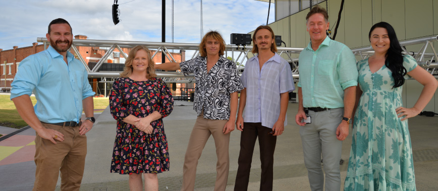 Louis and Oli Leimbach from Lime Cordiale with Coouncillors Hall, Koranski, Russell and Mayor Power