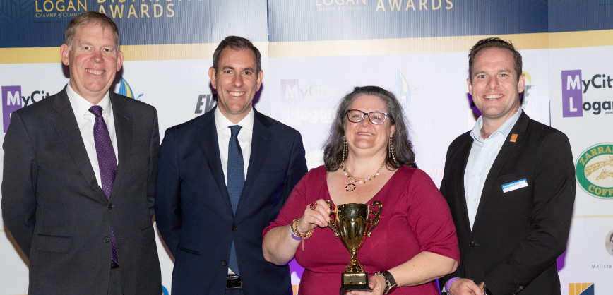 Bert Van Manen, Federal Member for Forde, Jim Chalmers MP, Federal Member for Rankin, Arwen McGregor of Devon Pixies, winner of the Hospitality (small) Award, and Jon Raven, Division 5 Councillor