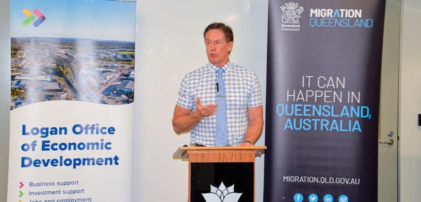 Mayor Darren Power welcomes delegates from Migration Queensland to the City of Logan.