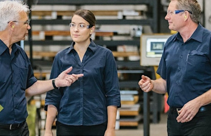 3 colleagues chatting at a manufacture